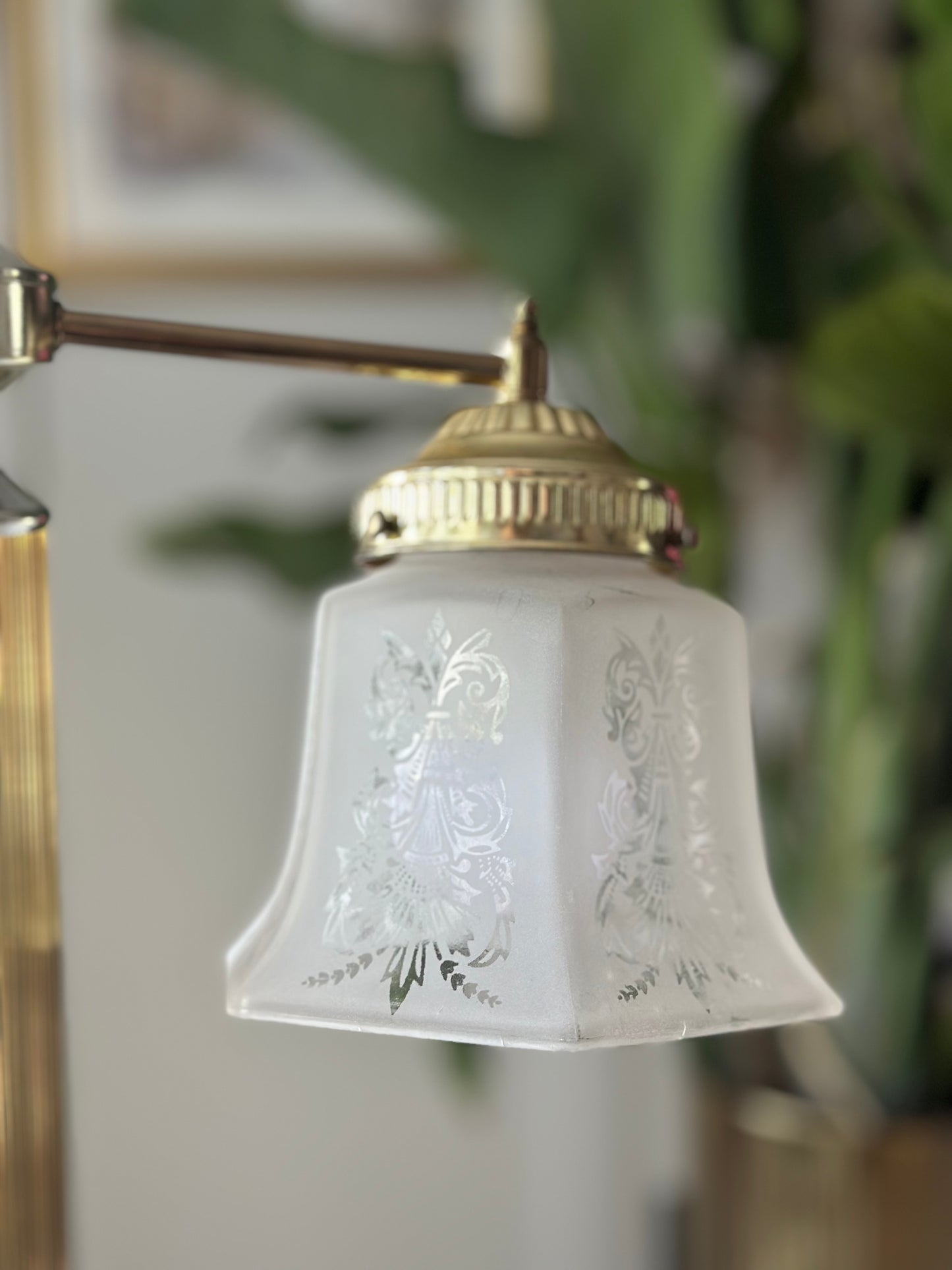 Vintage Brass Table Lamp,  Victorian  Morif Glass Shades