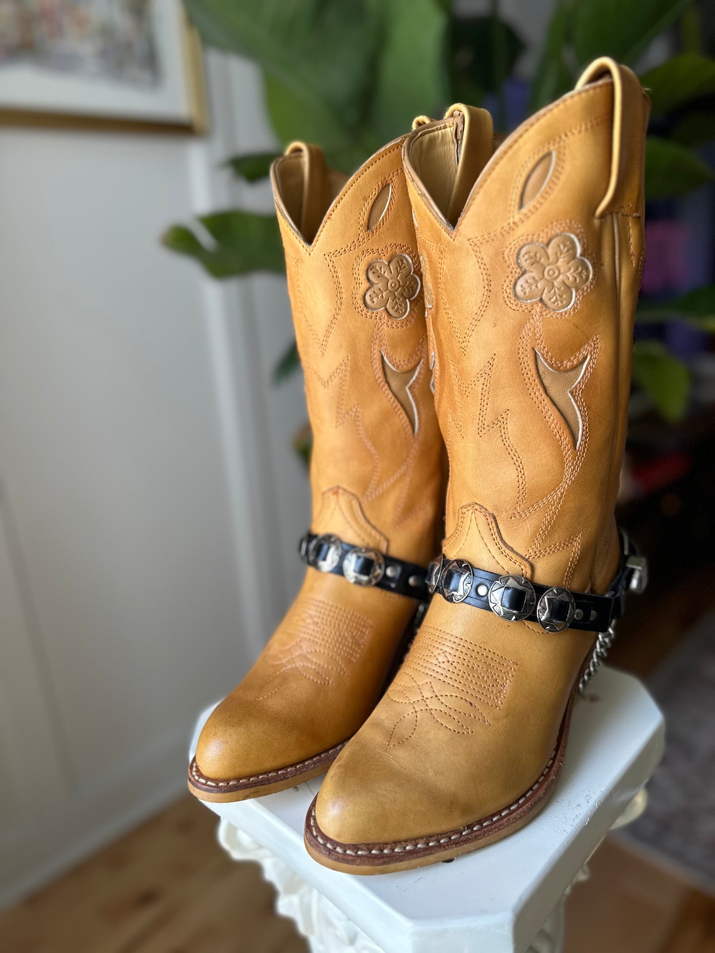 Vintage Leather Cowboy Boots with Boot Straps Size 6.5