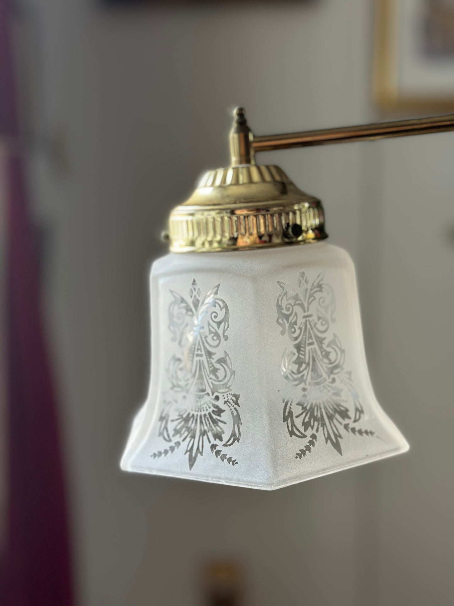 Vintage Brass Table Lamp,  Victorian  Morif Glass Shades