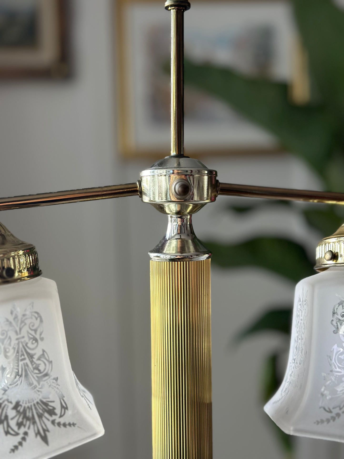 Vintage Brass Table Lamp,  Victorian  Morif Glass Shades