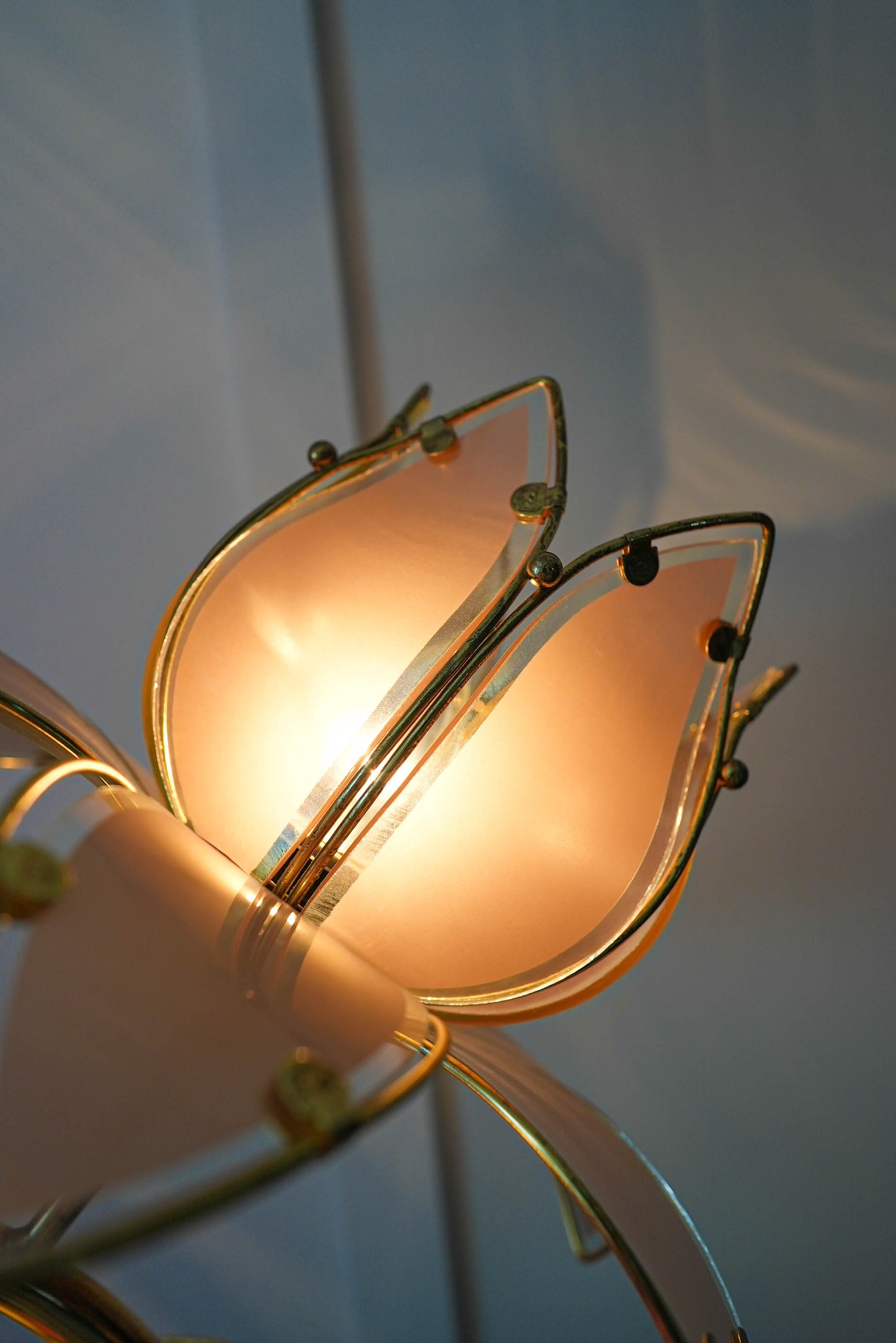 1970's Gold Vintage Pink & Gold Lotus Table Lamp with 3 Heads