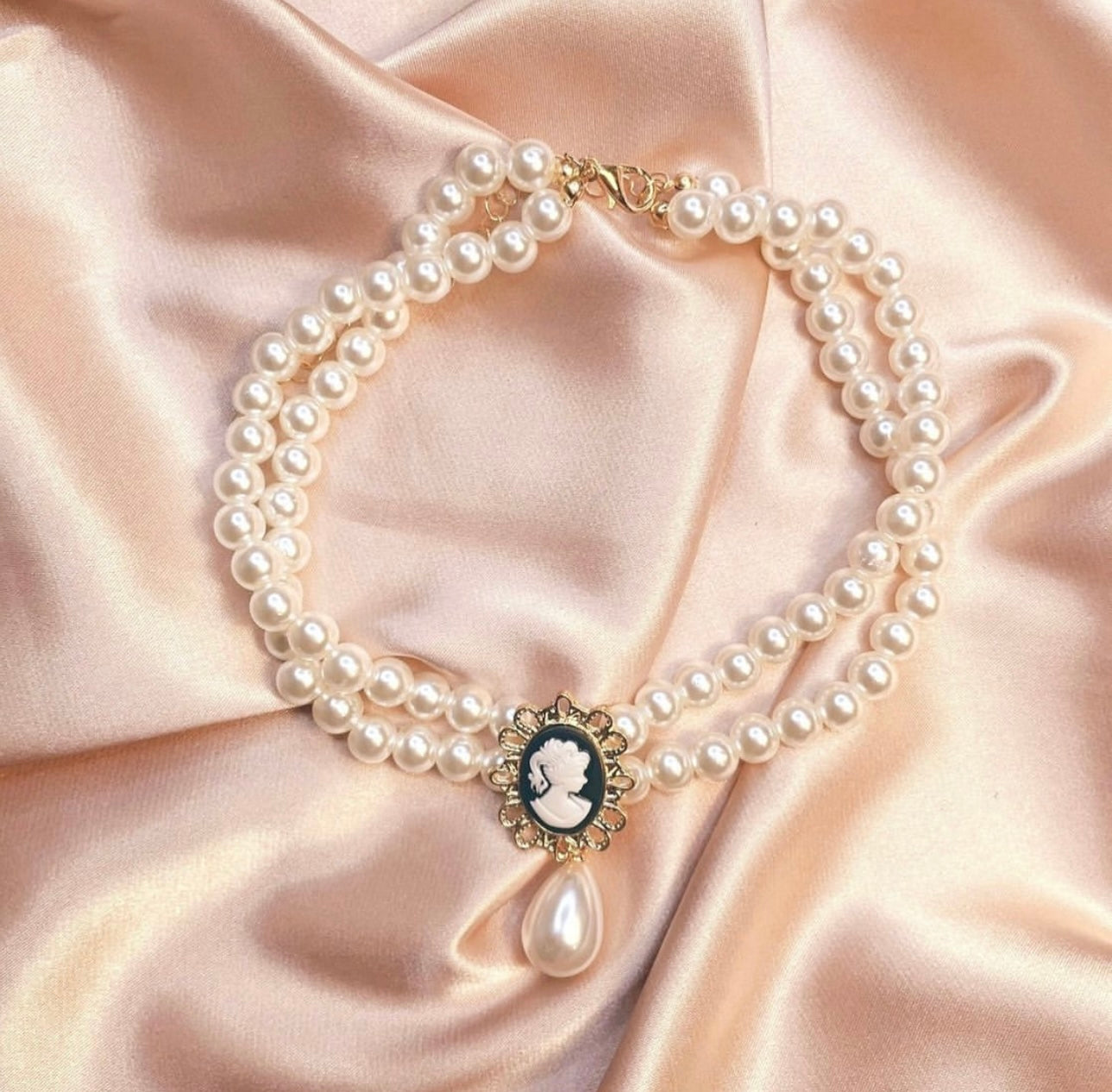 Victorian Vintage Style Pearl Choker